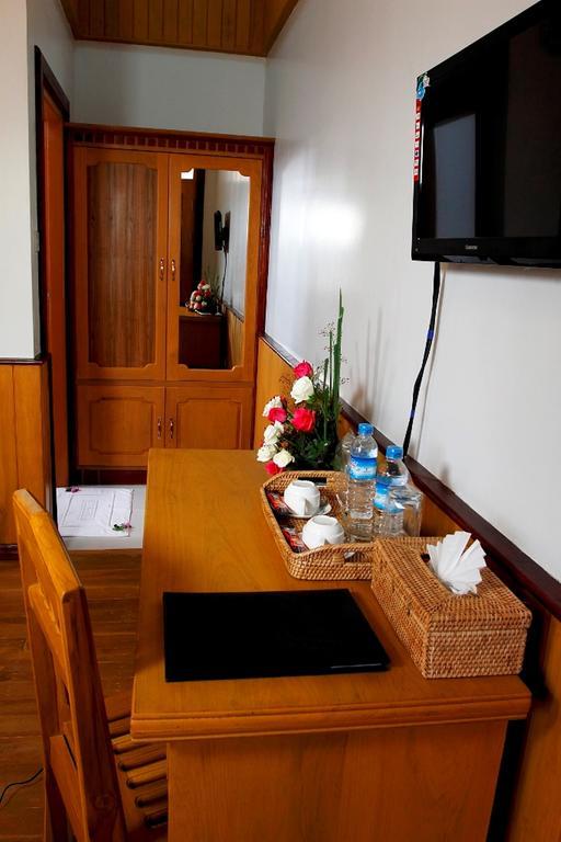 ניאונגשווה Inle Lotus Hotel חדר תמונה