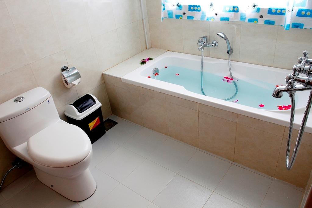 ניאונגשווה Inle Lotus Hotel חדר תמונה