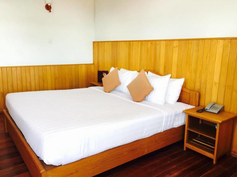 ניאונגשווה Inle Lotus Hotel מראה חיצוני תמונה