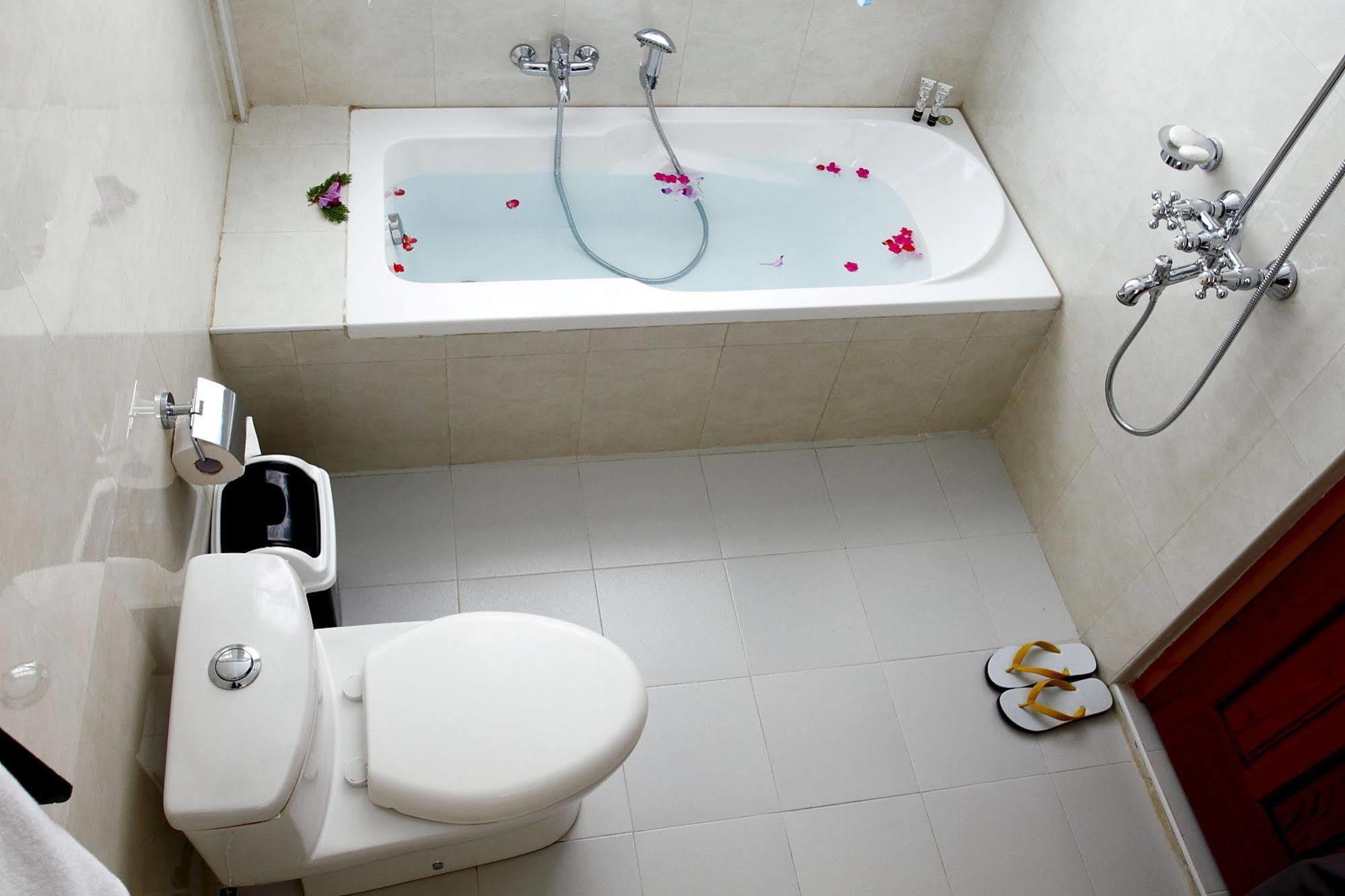 ניאונגשווה Inle Lotus Hotel מראה חיצוני תמונה