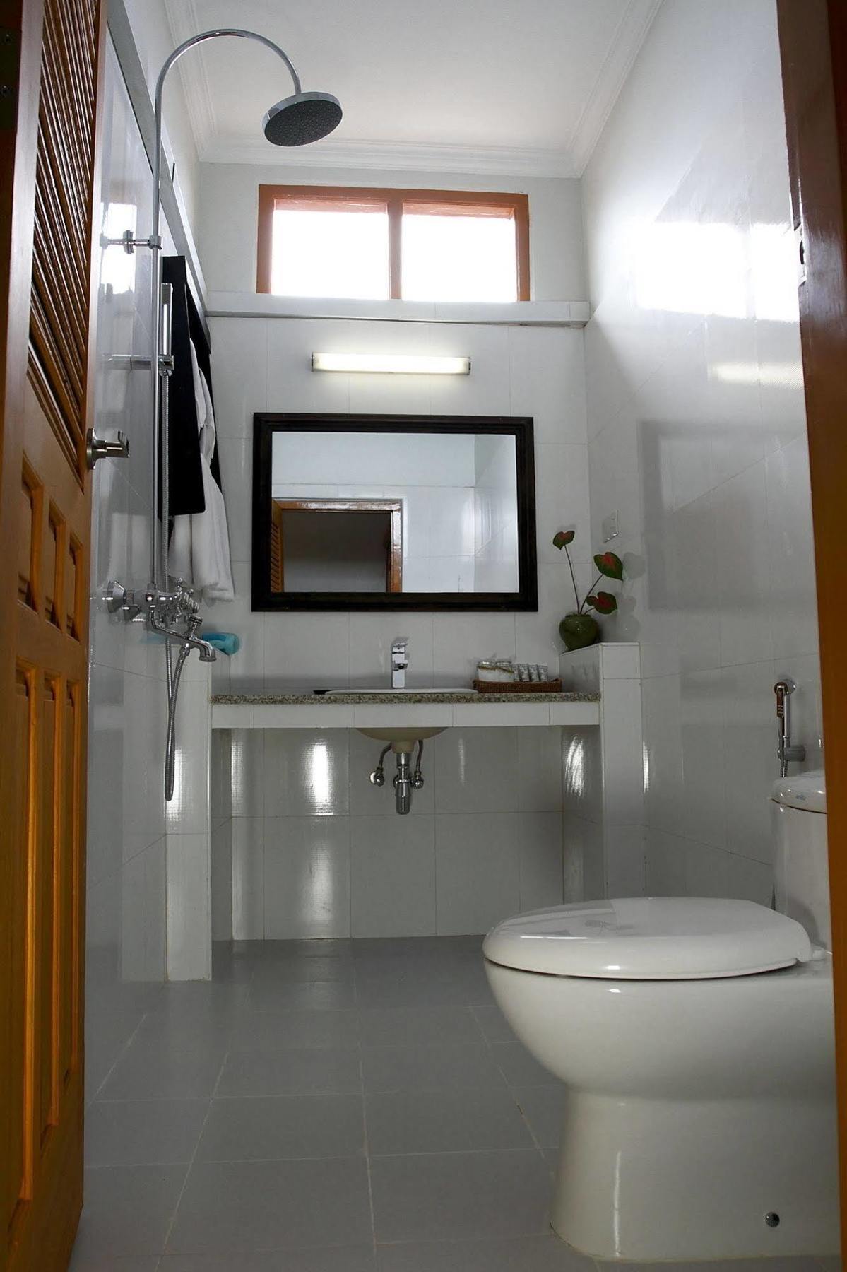 ניאונגשווה Inle Lotus Hotel מראה חיצוני תמונה