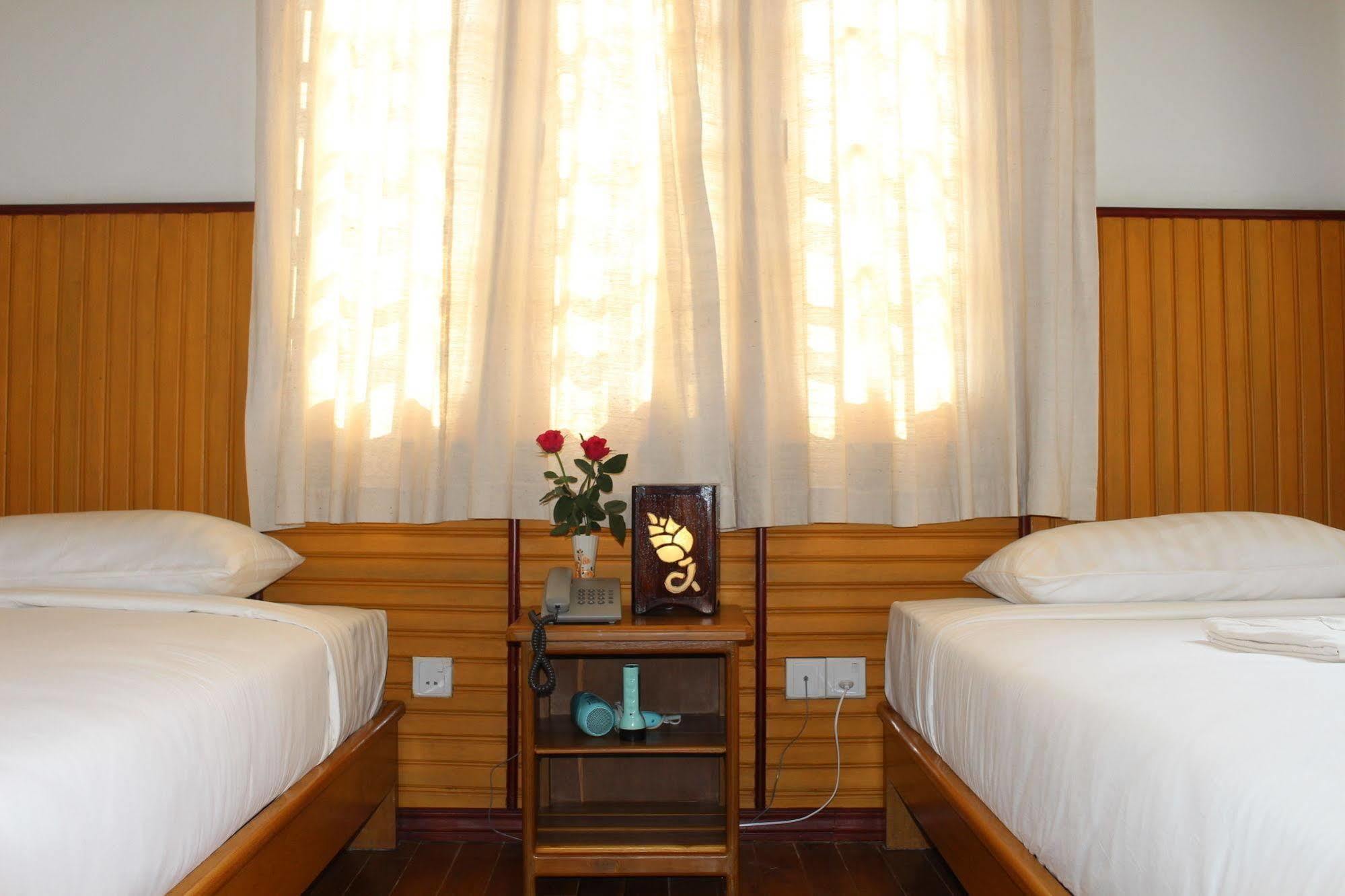 ניאונגשווה Inle Lotus Hotel מראה חיצוני תמונה